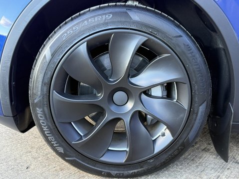 Tesla Model Y SUV 5dr Electric Auto RWD (346 ps) 17