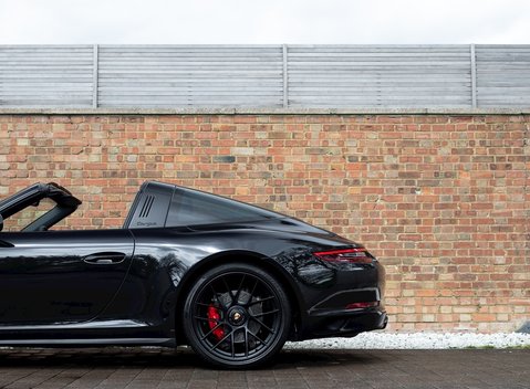 Porsche 911 Targa 4 GTS (991.2) 24