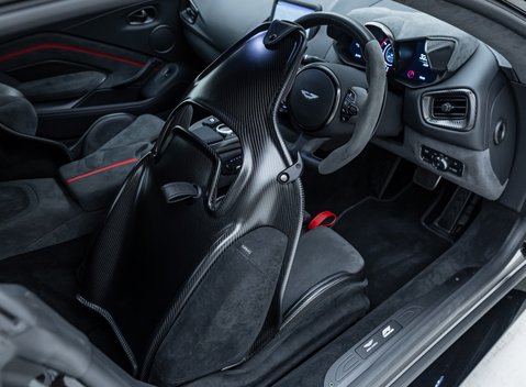 Aston Martin Vantage F1 EDITION 16