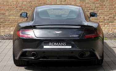 Aston Martin Vanquish 5