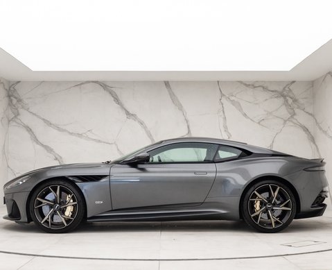 Aston Martin DBS Superleggera 