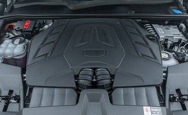 Porsche Cayenne TURBO E-HYBRID COUPE 43