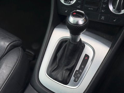 Audi Q3 2.0 TDI S line S Tronic quattro Euro 5 (s/s) 5dr 83