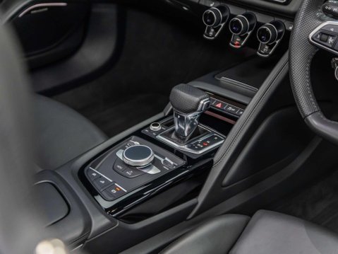 Audi R8 5.2 FSI V10 Spyder 2dr Petrol S Tronic quattro Euro 6 (s/s) (570 ps) 58