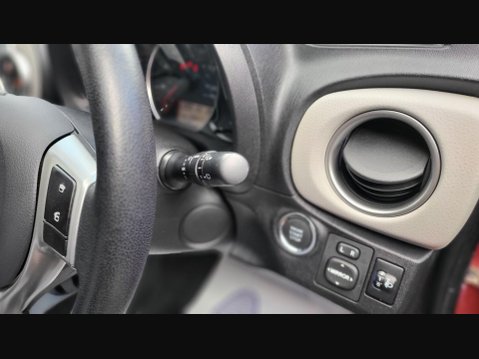 Toyota Yaris VVT-I T SPIRIT 21