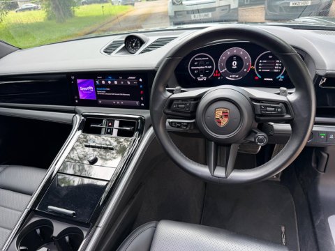 Porsche Panamera 4 PDK 59