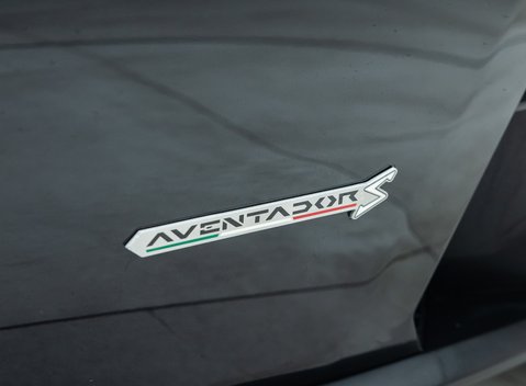 Lamborghini Aventador S LP 740-4 Roadster 35