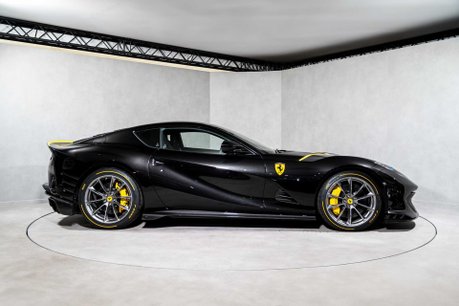 Ferrari 812 Competizione DELIVERY MILEAGE. SIGNATURES ON ENGINE BAY. AIRBRUSHED SHIELDS. CARPLAY. 7