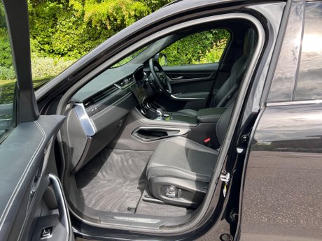 Jaguar F-Pace 2.0 D200 MHEV R-Dynamic HSE Black Auto AWD Euro 6 (s/s) 5dr 29