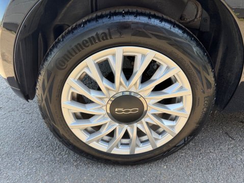 Fiat 500 DOLCEVITA MHEV 52
