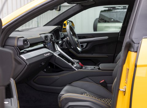 Lamborghini Urus 17