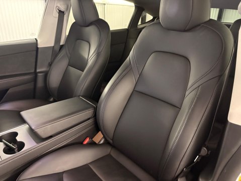 Tesla Model Y Auto RWD 5dr 9