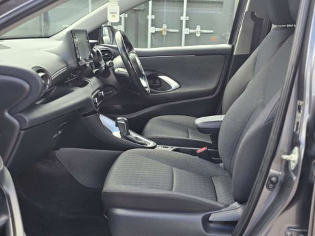Toyota Yaris 1.5 VVT-h Design Hatchback 5dr Petrol Hybrid E-CVT Euro 6 (s/s) (116 ps) 36