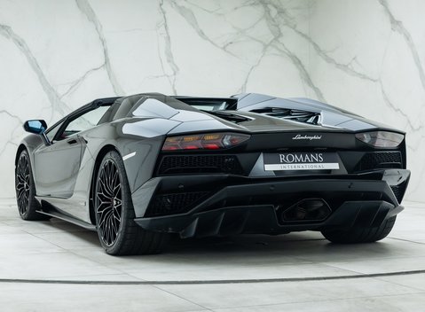 Lamborghini Aventador S LP 740-4 Roadster 10