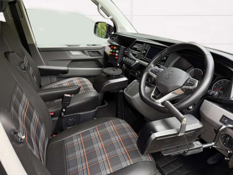 Volkswagen Transporter 2.0 Transporter SE TDI Semi-Auto 5dr 3
