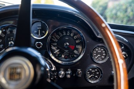 Aston Martin DB6 4.2 Vantage 18