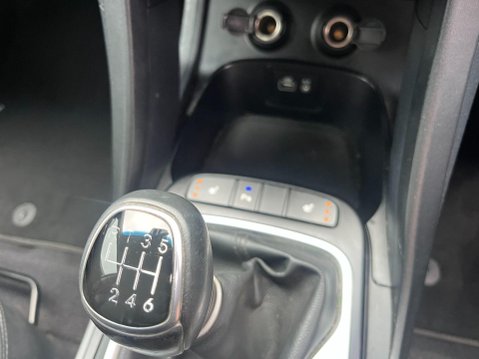 Hyundai SANTA FE 2.2 CRDi Blue Drive Premium 4WD Euro 6 (s/s) 5dr 33