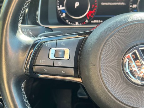 Volkswagen Golf 2.0 Golf R TSi 4Motion Semi-Auto 4WD 5dr 17