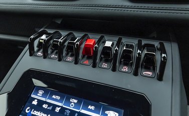 Lamborghini Huracan LP640-4 EVO 17