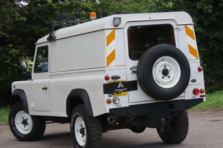 Land Rover Defender 2.4 TDCi Utility Wagon 4WD MWB Euro 4 5dr 6