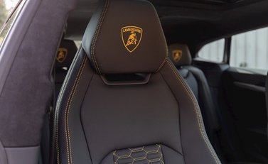 Lamborghini Urus 13