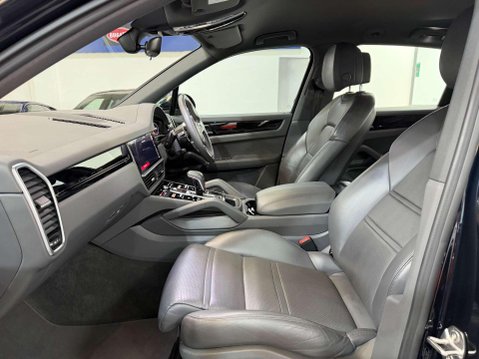 Porsche Cayenne 2.9T V6 S SUV 5dr Petrol TiptronicS 4WD Euro 6 (s/s) (440 ps) 38