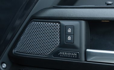 Land Rover Defender 110 V8 Carpathian Edition 26