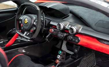 Ferrari LaFerrari 16