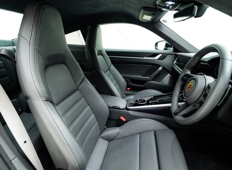 Porsche 911 Turbo S (992) 14