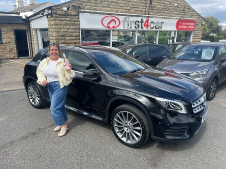 Michaela from West Yorkshire purchasing her 2nd car from us a Mercedes GLA 