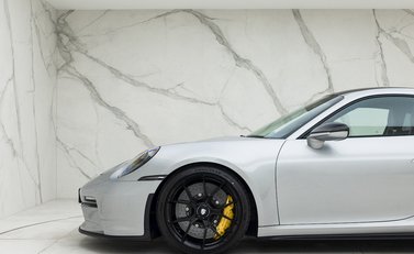 Porsche 911 (992) GT3 Touring 25