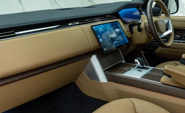 Land Rover Range Rover D350 AUTOBIOGRAPHY LWB 21