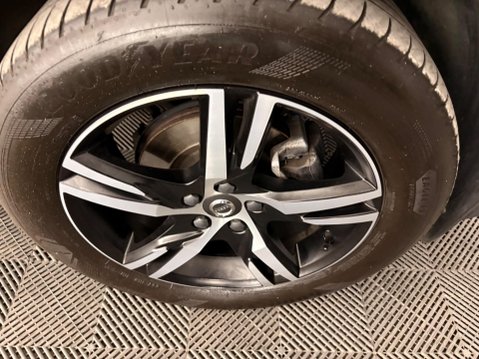 Volvo XC40 2.0 D3 R-Design Euro 6 (s/s) 5dr 39