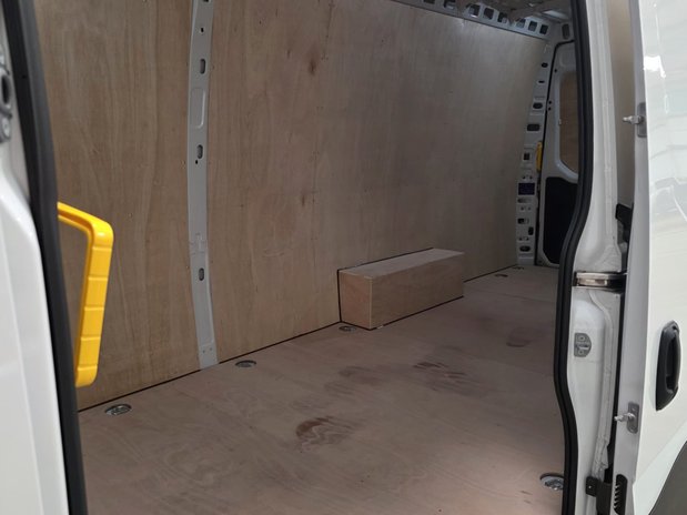 Iveco Daily 2.3 35S14A8 High Roof Comfort Van 4100 WB Hi-Matic 19