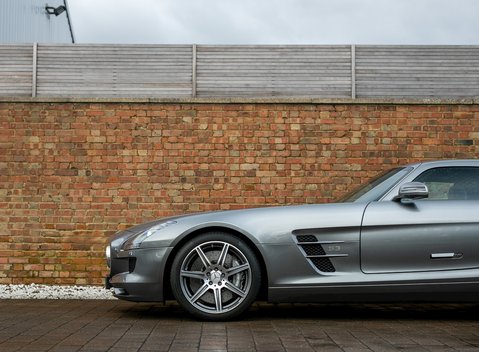 Mercedes-Benz SLS AMG 24