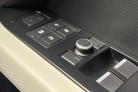 Land Rover Defender 110 D250 Hard Top SE MHEV - Deployable Towbar 41