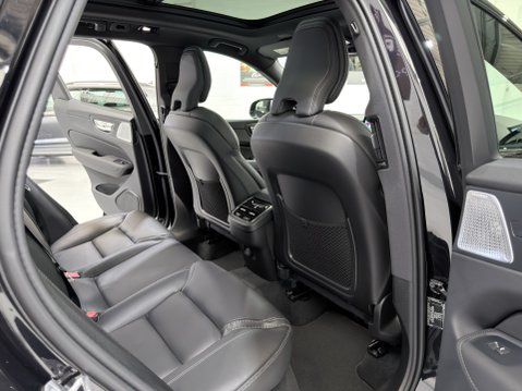 Volvo XC60 B5 ULTRA BLACK EDITION AWD 81