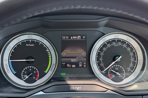 Skoda Superb SE TECHNOLOGY IV DSG - 11 SERVICES AT SKODA -HYBRID AUTOMATIC ESTATE 43