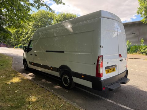 Renault Master 2.3 dCi ENERGY 35 Business Long Overhang Panel Van RWD LWB Medium Roof Euro 8