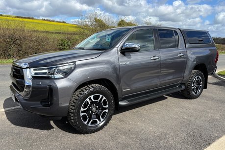 Toyota Hilux Invincible 4WD Auto 2.8 D-4D Double Cab Pickup - Pegasus Canopy