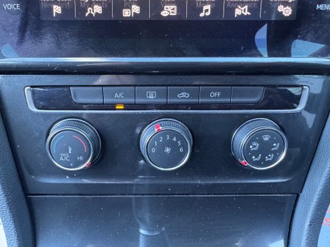 Volkswagen Golf SE NAVIGATION TSI EVO 28