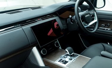 Land Rover Range Rover D300 SE 15