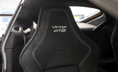 Aston Martin Vantage GT8 11