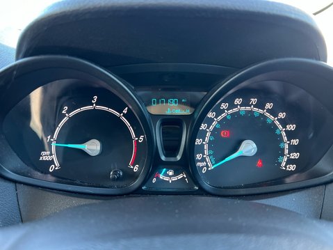 Ford Transit Courier SPORT TDCI 11