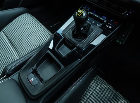 Porsche 911 GT3 TOURING (992) 22