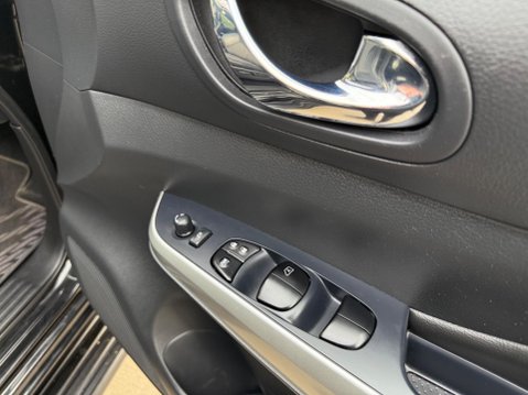 Nissan Navara 2.3 dCi N-Guard Auto 4WD Euro 6 4dr 32