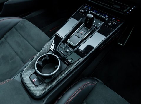 Porsche 911 Carrera 4 GTS (992) 25