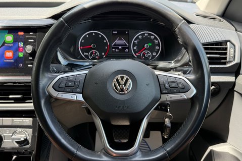 Volkswagen T-Cross SE TSI DSG - ONE OWNER - APPLE CAR PLAY - PARKING SENSORS- FULL SERVICE HIS 8