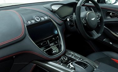 Aston Martin DBX 707 16