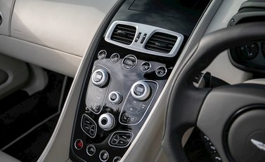 Aston Martin Vanquish S Volante 21